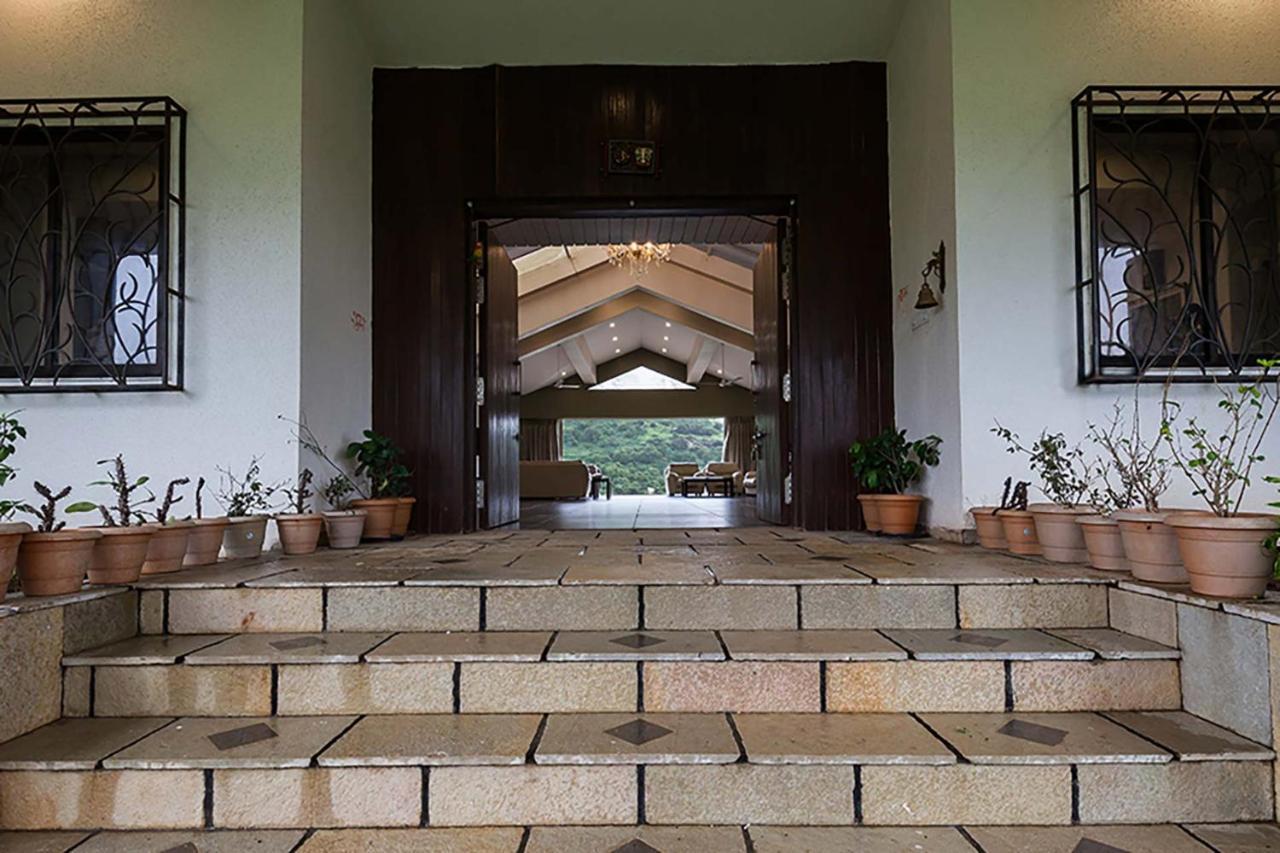 Stayvista'S Shivom Villa 12 - A Serene Escape With Views Of The Valley And Lake لونافالا المظهر الخارجي الصورة