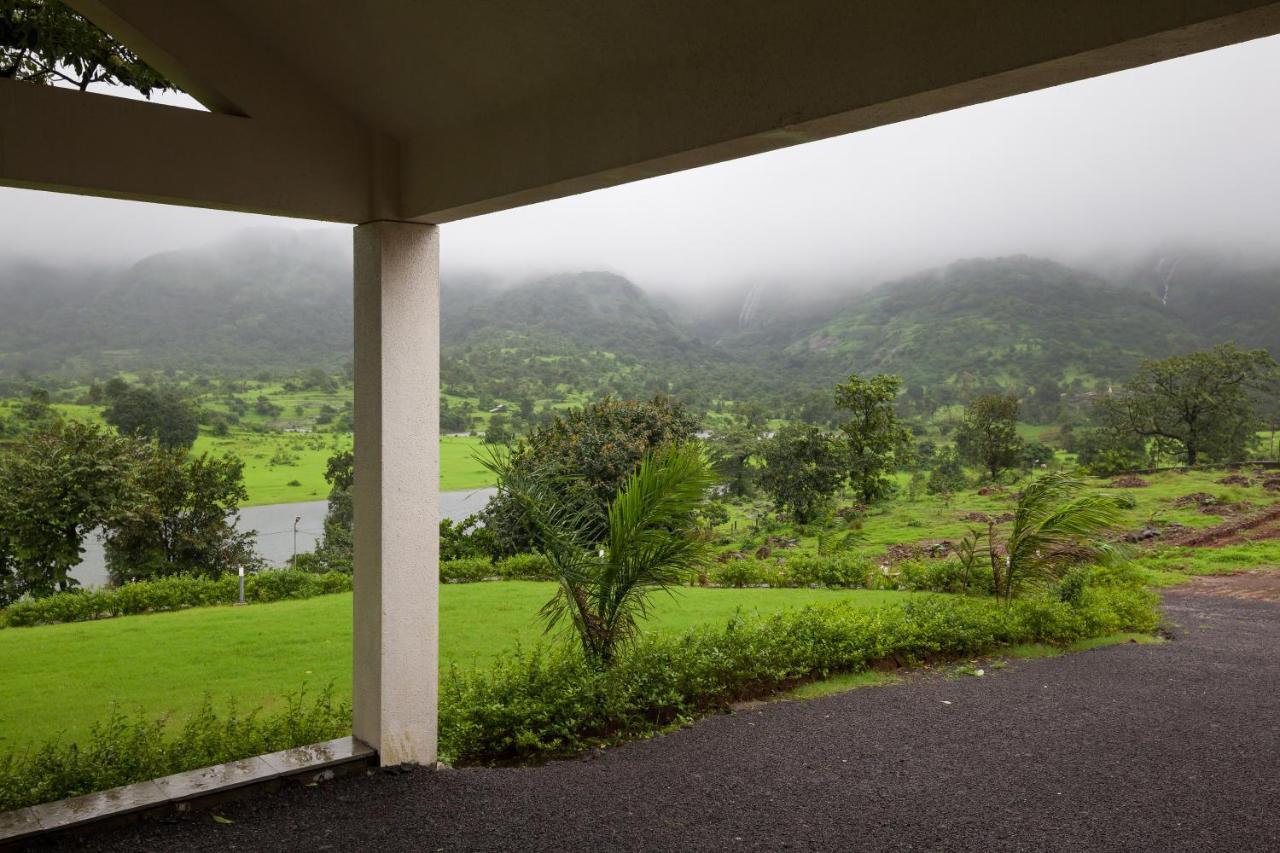 Stayvista'S Shivom Villa 12 - A Serene Escape With Views Of The Valley And Lake لونافالا المظهر الخارجي الصورة